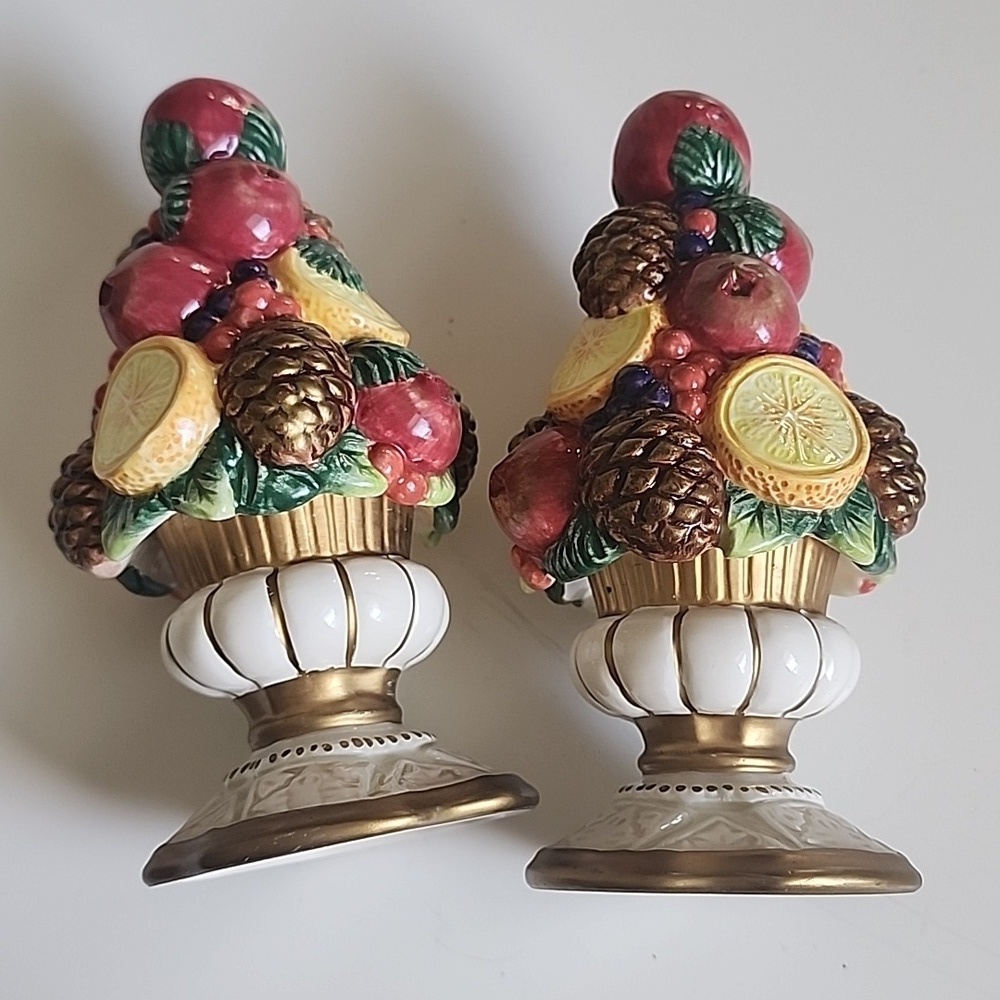 Fitz and Floyd Classics Winter Spice Christmas Salt and Pepper Shaker - Picture 6 of 6